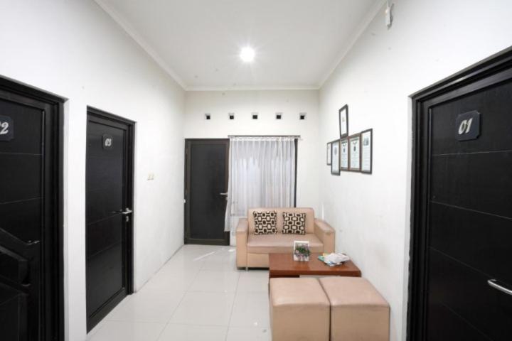Dparagon Pamela 3 Hostel Yogyakarta Exterior photo